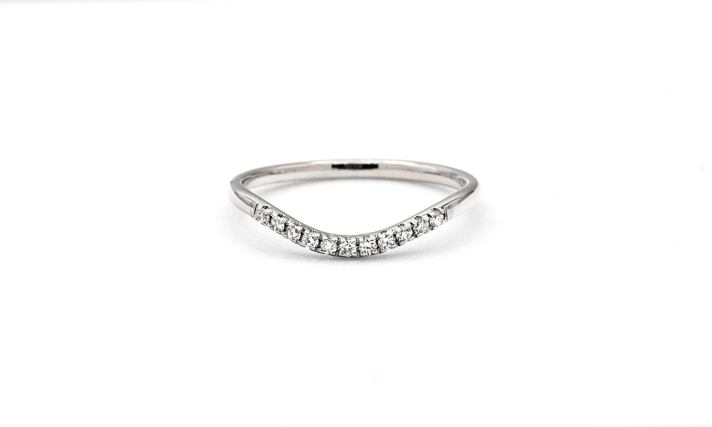14k white gold, curved lab diamond ring, front view
