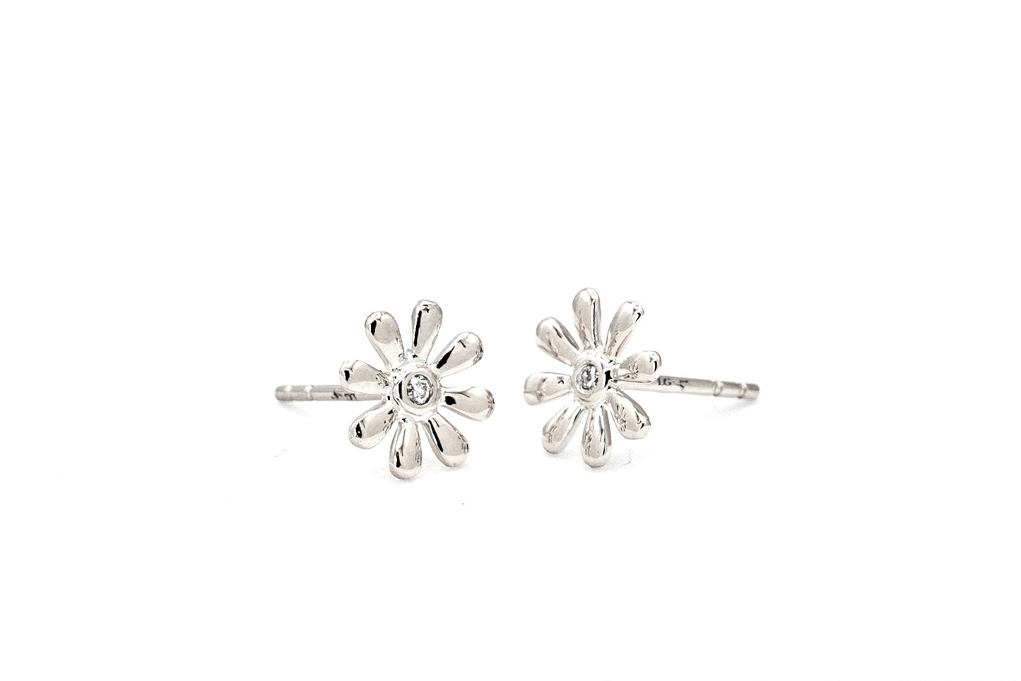 14k white gold, lab diamond, stud earrings, daisy, side view