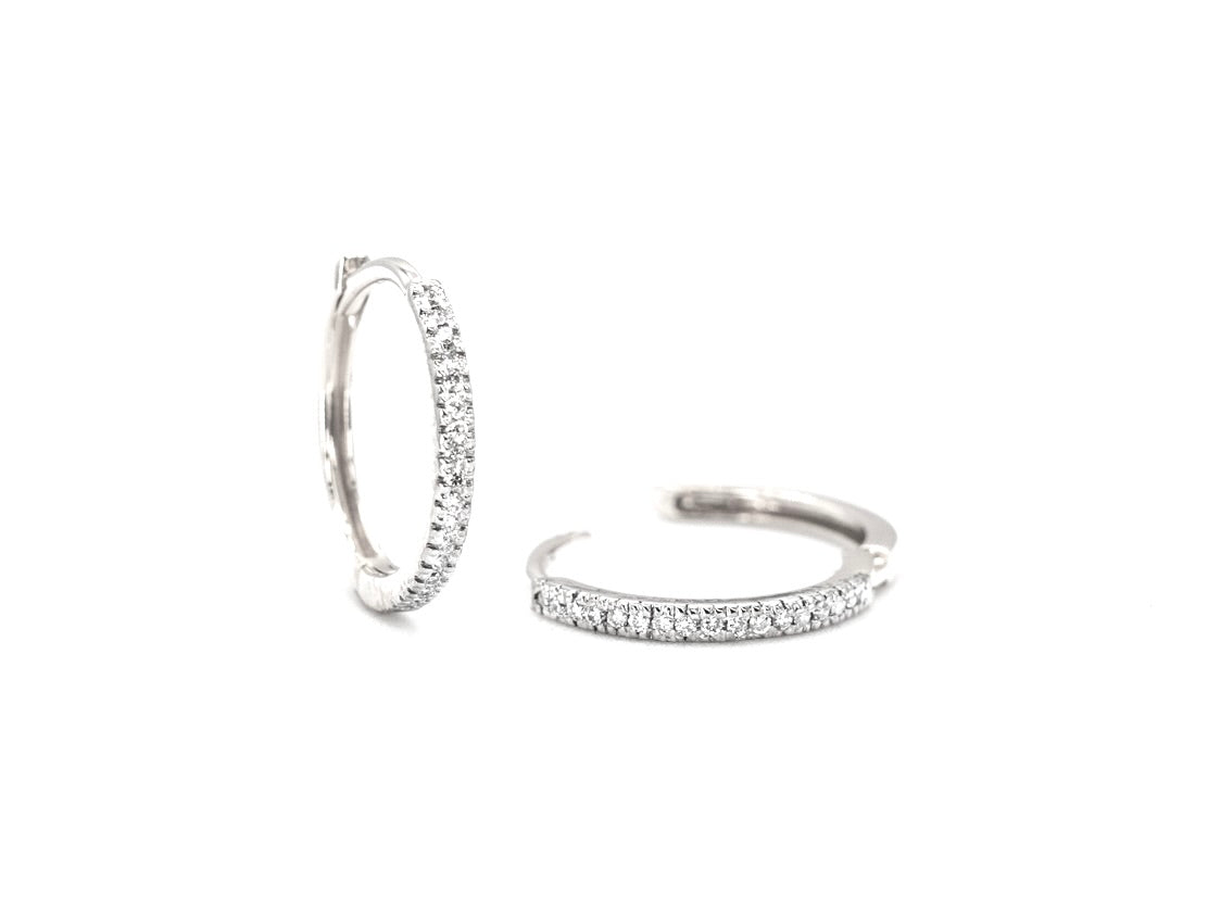 Grandes boucles d'oreilles créoles pavées de diamants