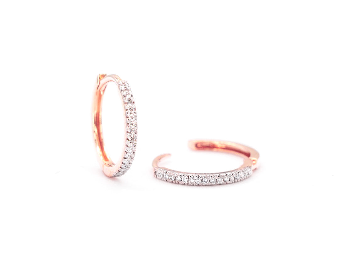 Grandes boucles d'oreilles créoles pavées de diamants