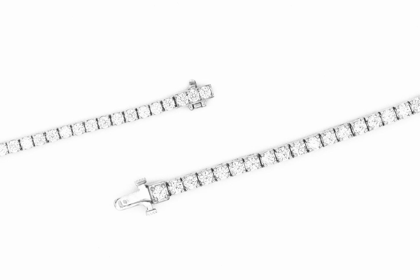 4 carat white gold diamond tennis bracelet clasp top view