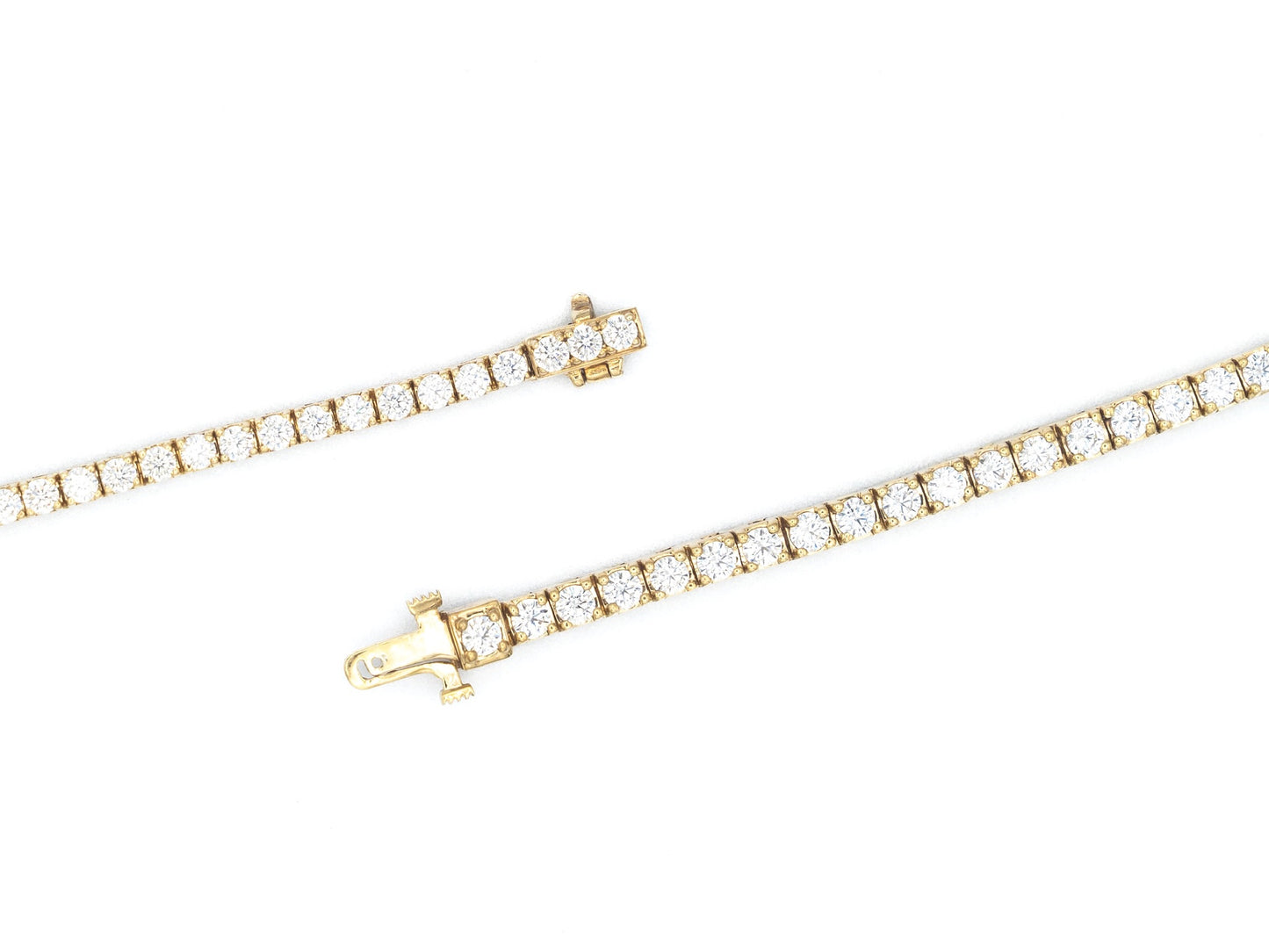 3 carat yellow gold diamond tennis bracelet top view of clasp