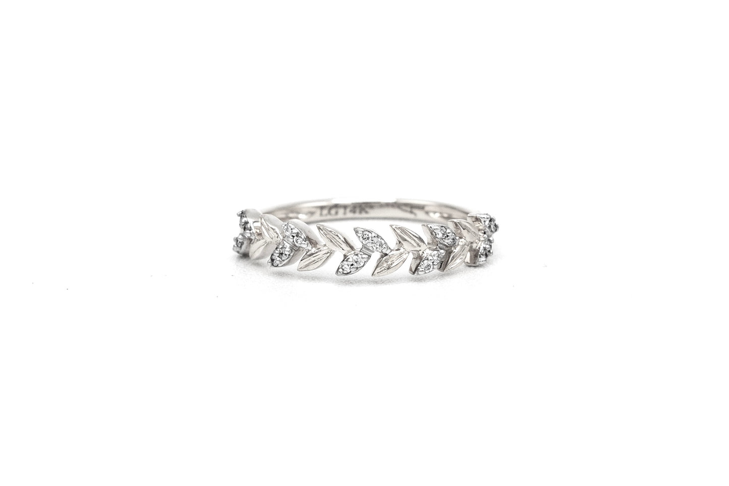 14k white gold, botanical, leaf, lab diamond, ring, front view