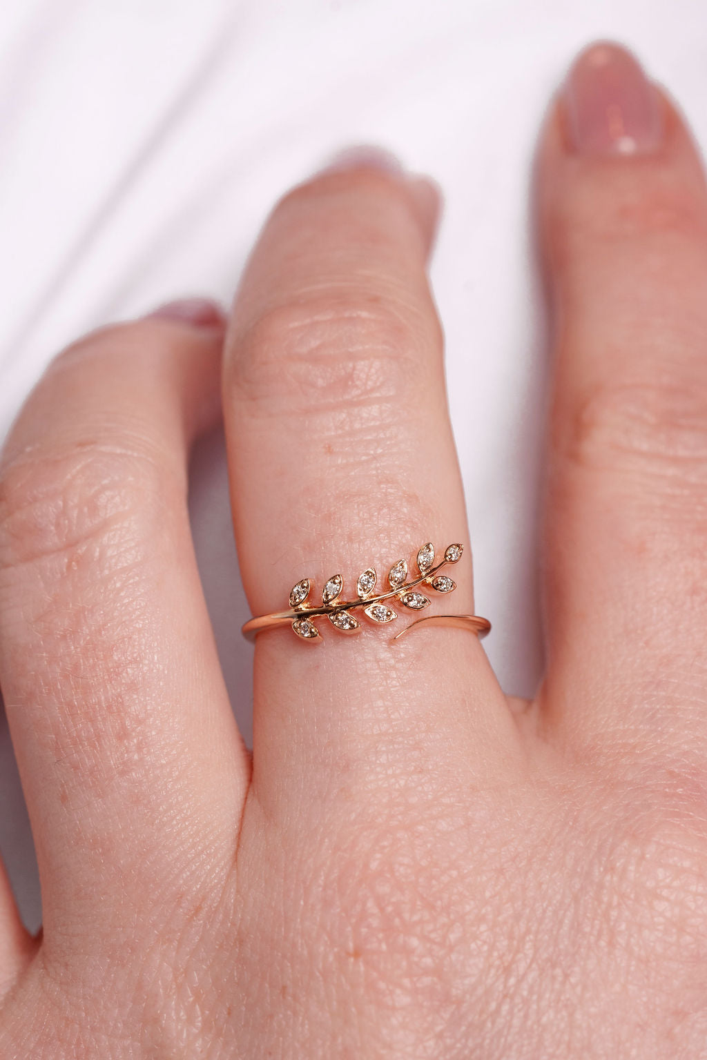 Bague enveloppante de feuilles botaniques