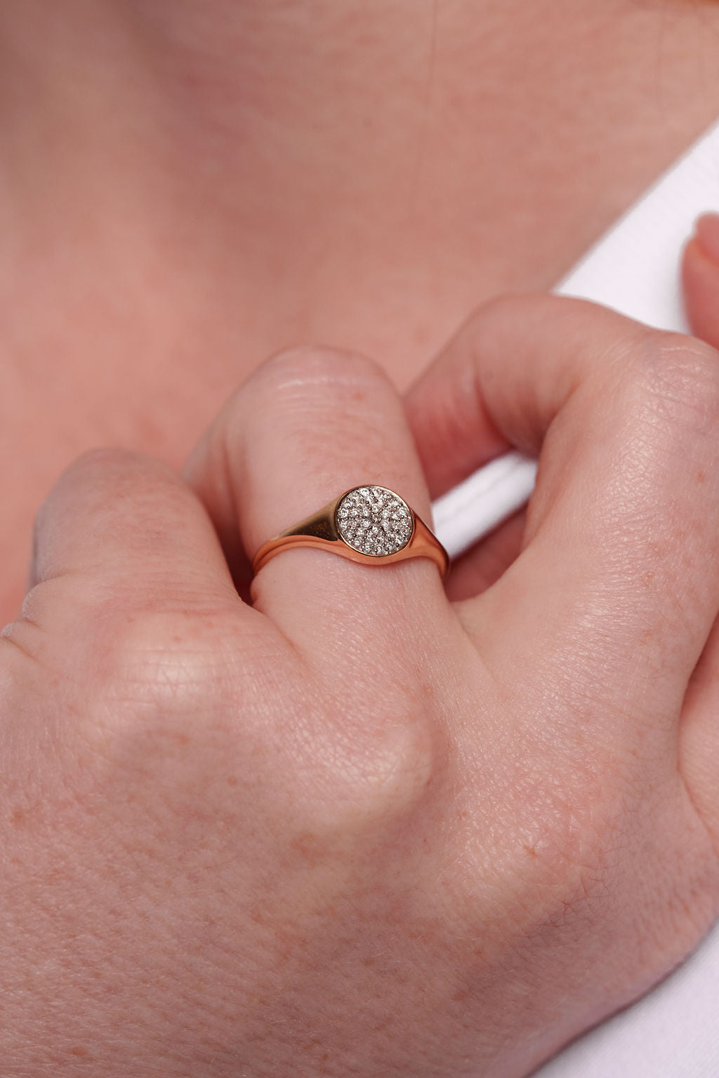 Bague chevalière en grappe de diamants pavée